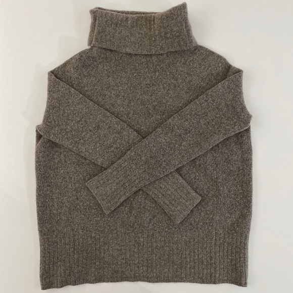 ✨Sold✨ Aritzia Community Plutarch Sweater - Picture 4 of 12